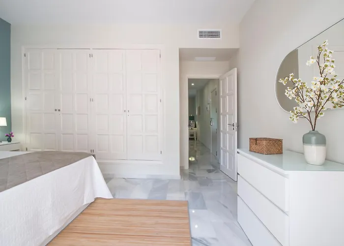 Puerto Banus, An Ideal Escape! アパート